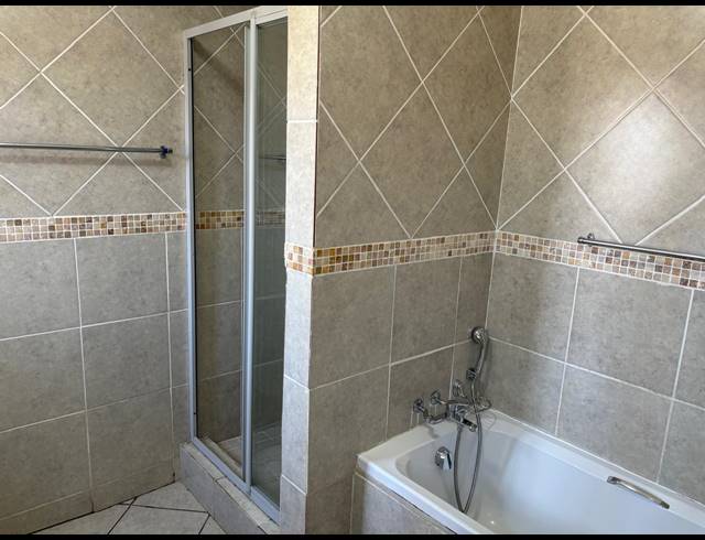 3 BEDROOM FREEHOLD FOR SALE IN WILLOW PARK